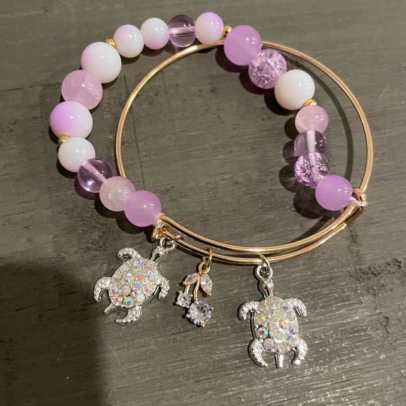 Custome made bracelets, keychains and other items handmade like these - Picture 5 of 13